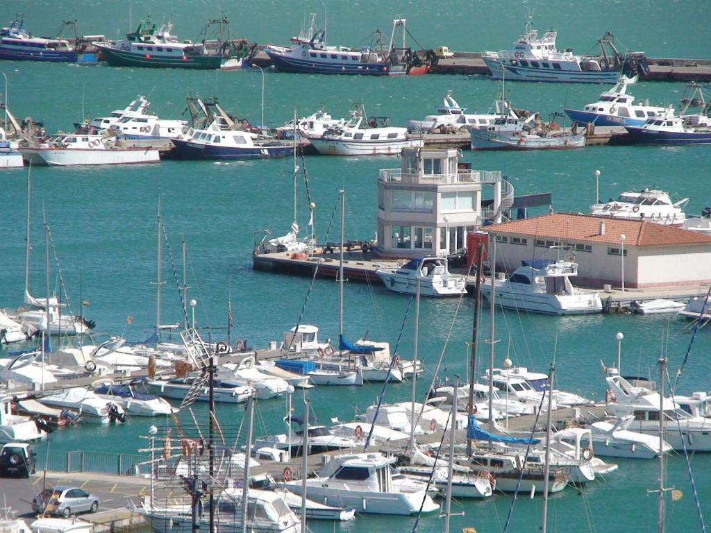 Hotel Del Port Sant Carles De La Rapita Ngoại thất bức ảnh