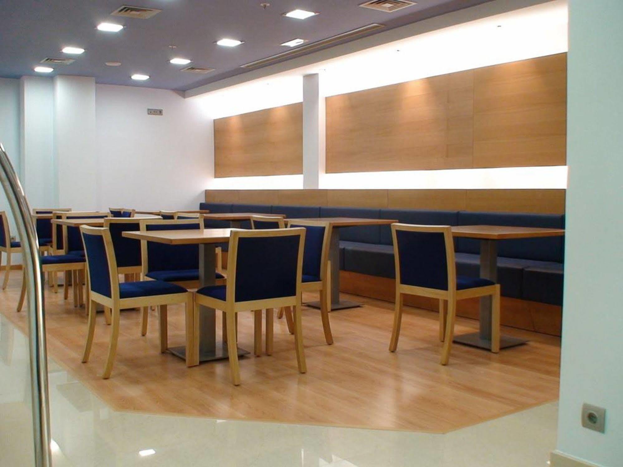 Hotel Del Port Sant Carles De La Rapita Ngoại thất bức ảnh