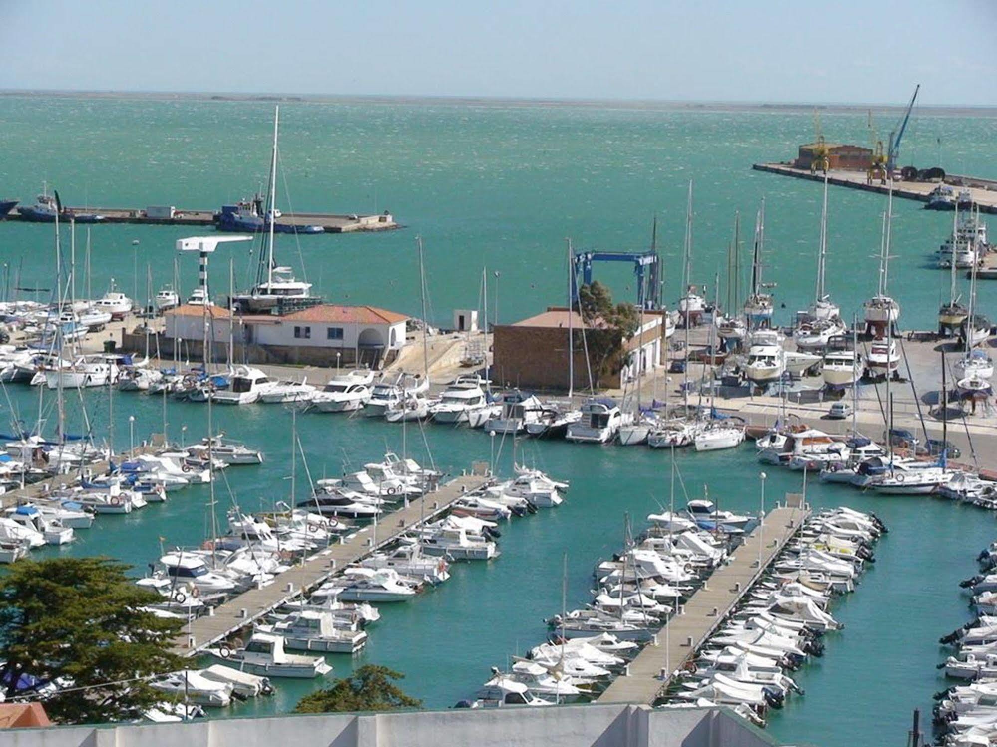 Hotel Del Port Sant Carles De La Rapita Ngoại thất bức ảnh
