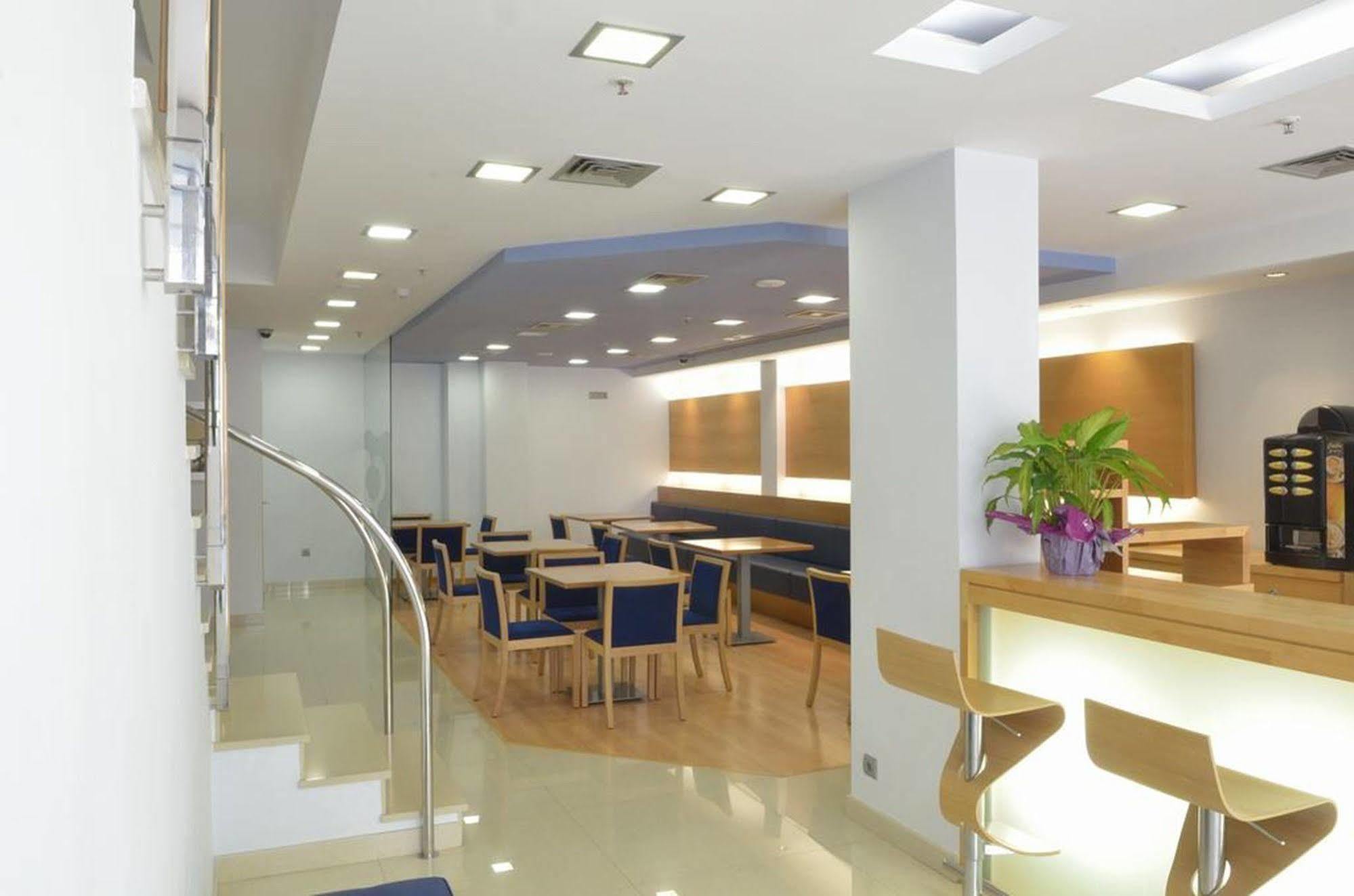 Hotel Del Port Sant Carles De La Rapita Ngoại thất bức ảnh