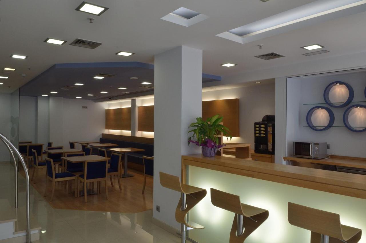 Hotel Del Port Sant Carles De La Rapita Ngoại thất bức ảnh
